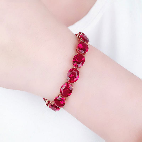 Елегантна гривна с камъни