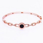 Дамска гривна тип колба с камък