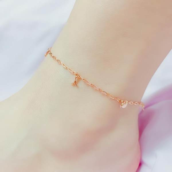 Дамска нежна гривна с висулка 