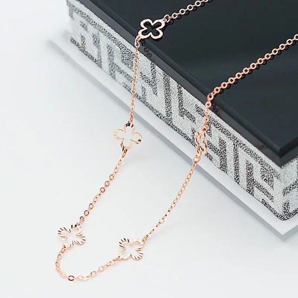 Ежедневна дамска гривна в златист цвят- с метални елементи