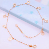 Ежедневна дамска гривна в златист цвят с метални елементи