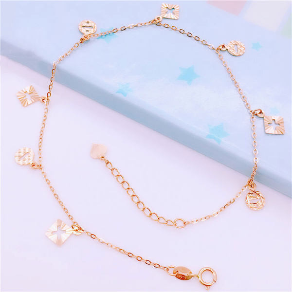 Ежедневна дамска гривна в златист цвят с метални елементи