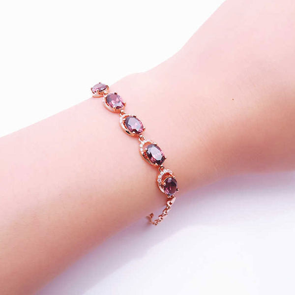 Модерна регулируема дамска гривна с цветни декоративни камъни