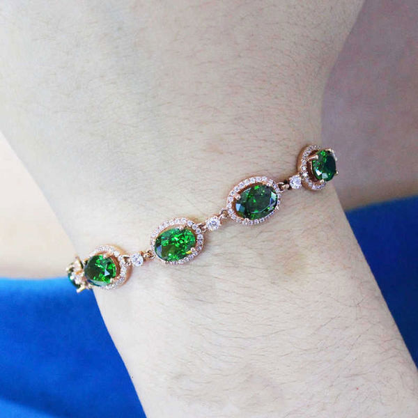 Дамска елегантна гривна - с декоративни камъни 