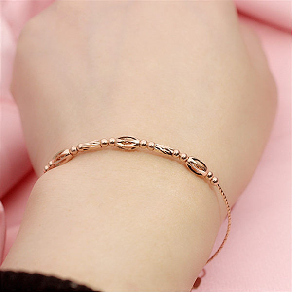 Ежедневна гривна в златист цвят