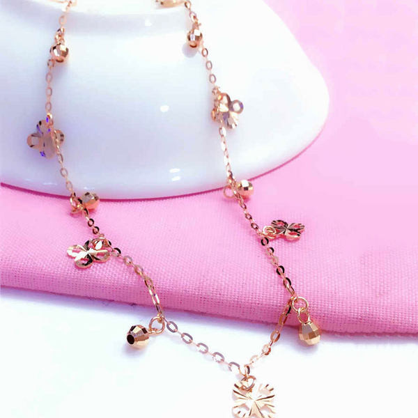 Ежедневна гривна в златист цвят- с метални елементи