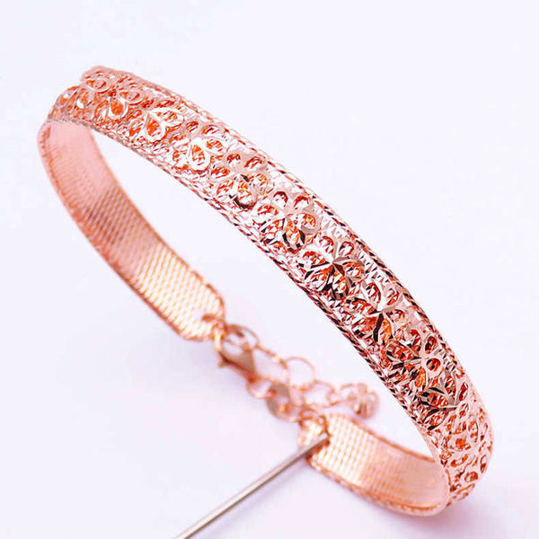 Дамска гривна тип колба в златист цвят