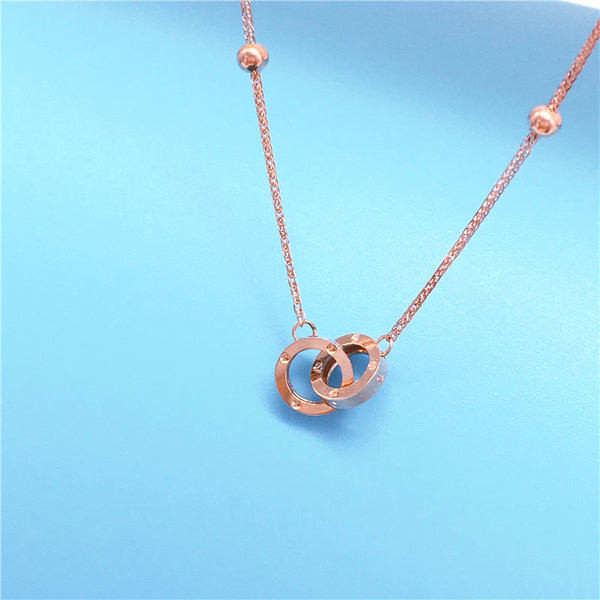 Дамска гривна -  с метална висулка 