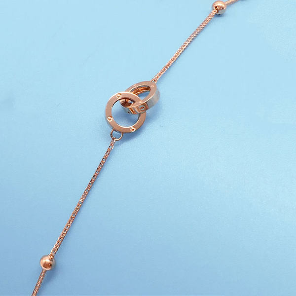 Дамска гривна -  с метална висулка 