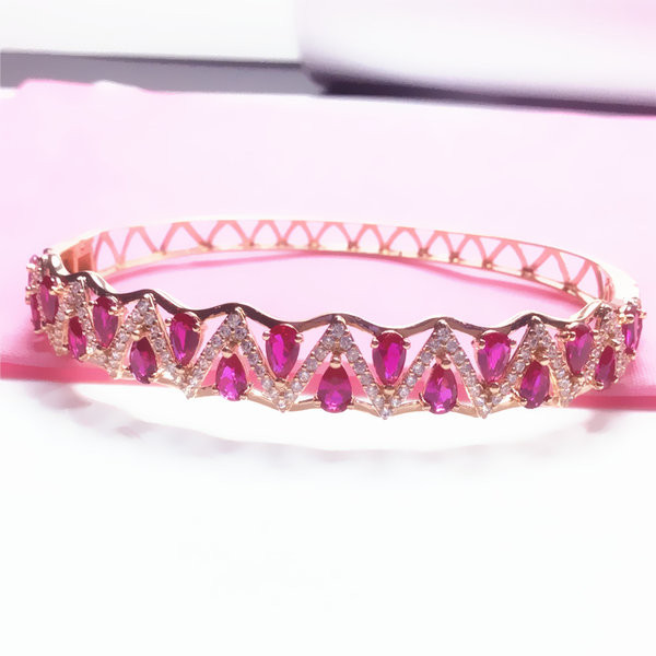 Дамска модерна гривна  цветни декоративни камъни