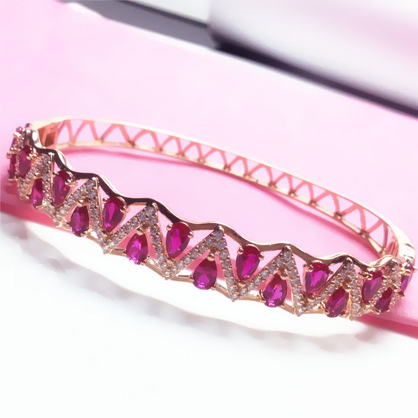 Дамска модерна гривна  цветни декоративни камъни