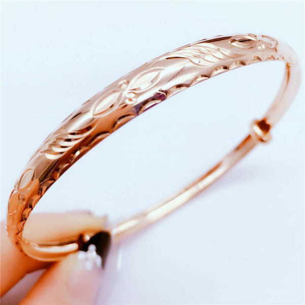 Γυναικείο στρογγυλό βραχιόλι σε χρυσό χρώμα