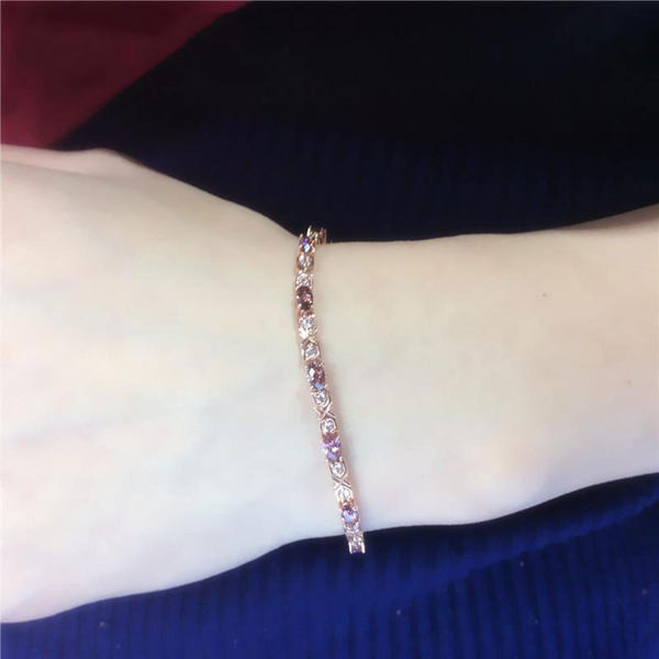 Brățară elegantă de damă în culoarea aurie - cu pietre