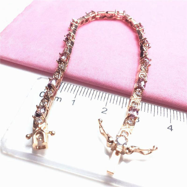 Brățară elegantă de damă în culoarea aurie - cu pietre