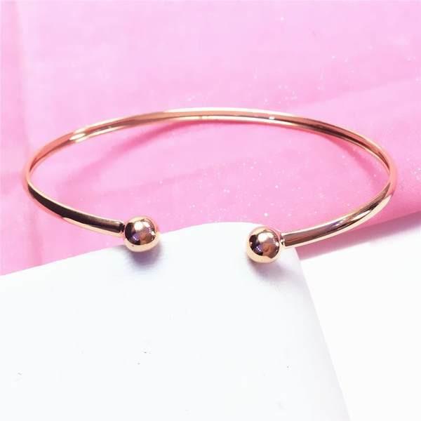 Ženska otvorena narukvica s perlama