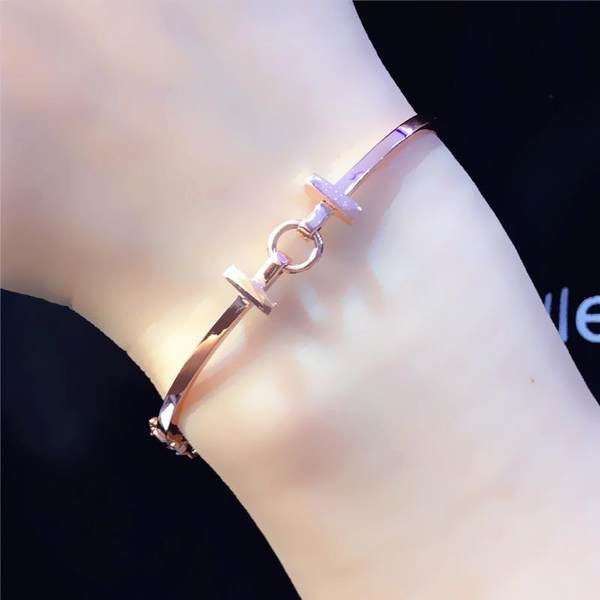 Κομψό γυναικείο βραχιόλι - σε χρυσό χρώμα