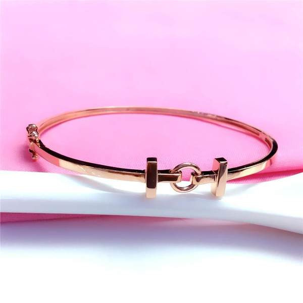 Κομψό γυναικείο βραχιόλι - σε χρυσό χρώμα