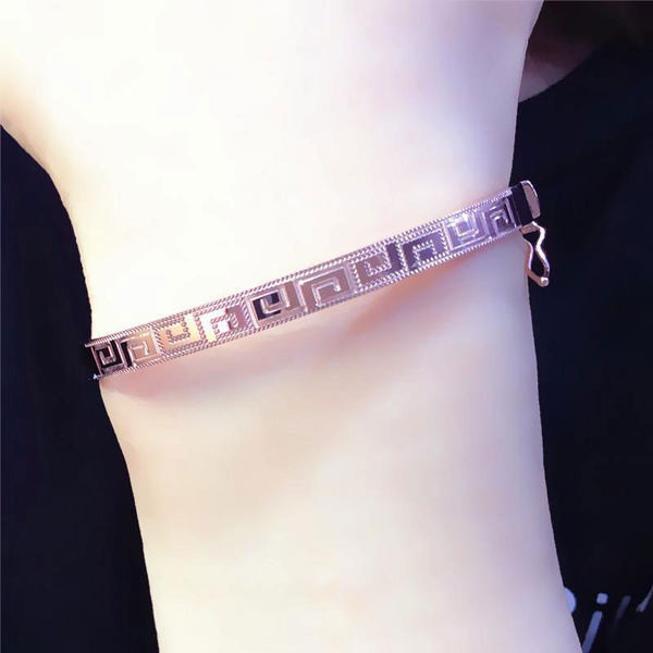 Γυναικείο κομψό βραχιόλι με μεταλλικό κούμπωμα