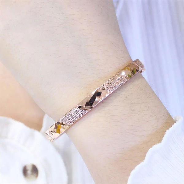 Νέο μοντέλο γυναικείο βραχιόλι τύπου flask