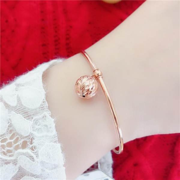 Γυναικείο βραχιόλι με - μεταλλικό μενταγιόν