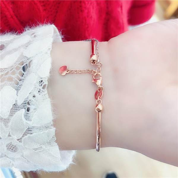 Γυναικείο βραχιόλι με - μεταλλικό μενταγιόν