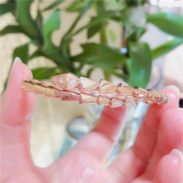 Γυναικείο ατσάλινο βραχιόλι με πέτρες