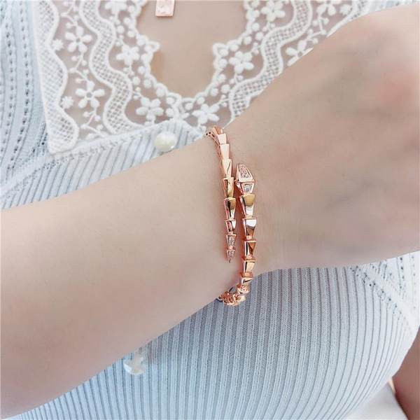 Γυναικείο ατσάλινο βραχιόλι με πέτρες