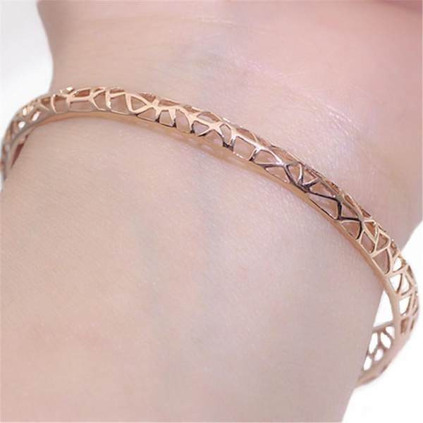 Κομψό γυναικείο βραχιόλι - σε χρυσό χρώμα