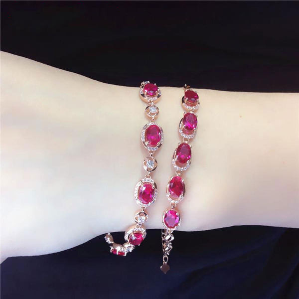 Μοντέρνο ρυθμιζόμενο γυναικείο βραχιόλι με χρωματιστές πέτρες