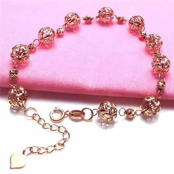 Novi model ženske narukvice u zlatnoj boji