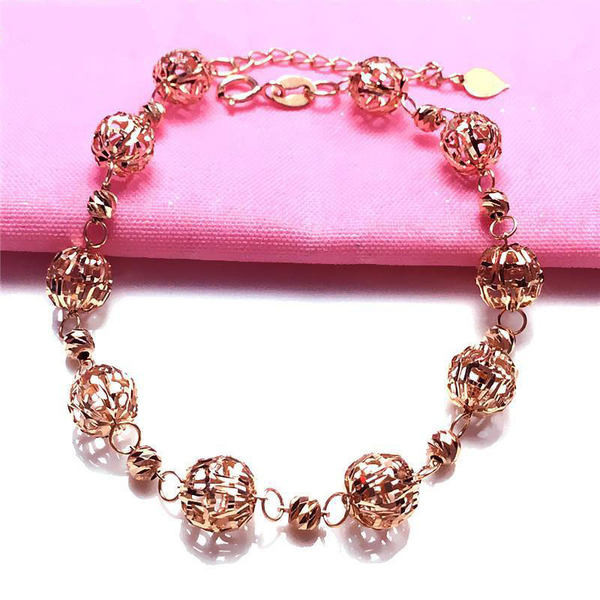 Novi model ženske narukvice u zlatnoj boji