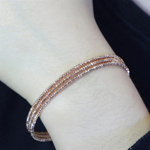 Višeslojna ženska narukvica sa zlatnim kamenčićima