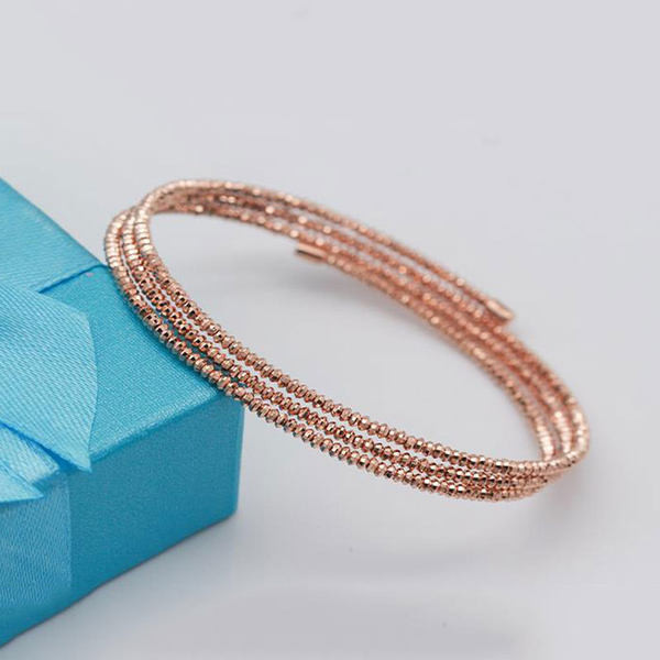 Višeslojna ženska narukvica sa zlatnim kamenčićima