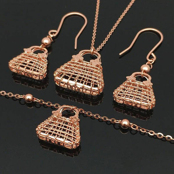 Κομψό γυναικείο βραχιόλι με μενταγιόν