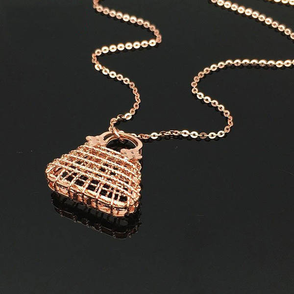 Κομψό γυναικείο βραχιόλι με μενταγιόν