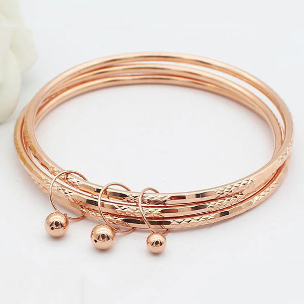 Комплект дамски гривни с висулка