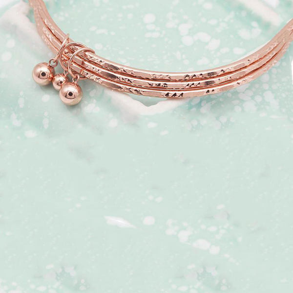 Комплект дамски гривни с висулка