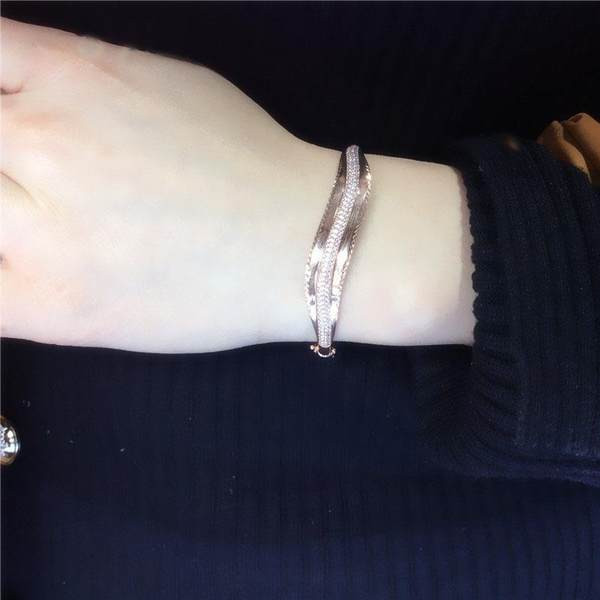 Дамска стилна гривна с камъни