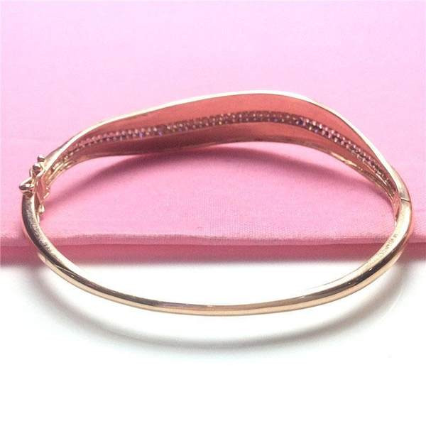 Дамска стилна гривна с камъни