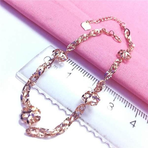 Дамска нежна гривна с цветя и висулка сърце 