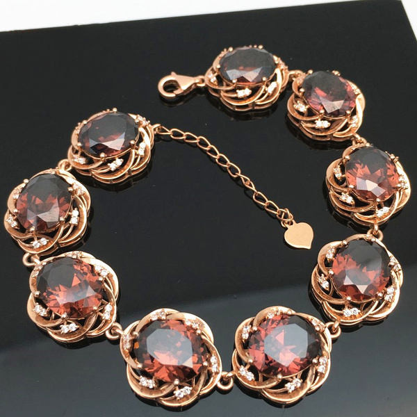 Дамска елегантна - гривна с декоративни камъни 