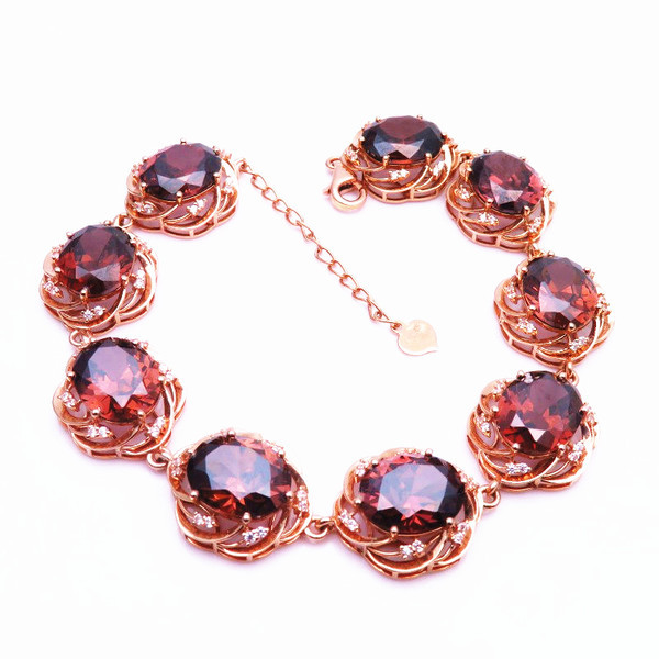 Дамска елегантна - гривна с декоративни камъни 