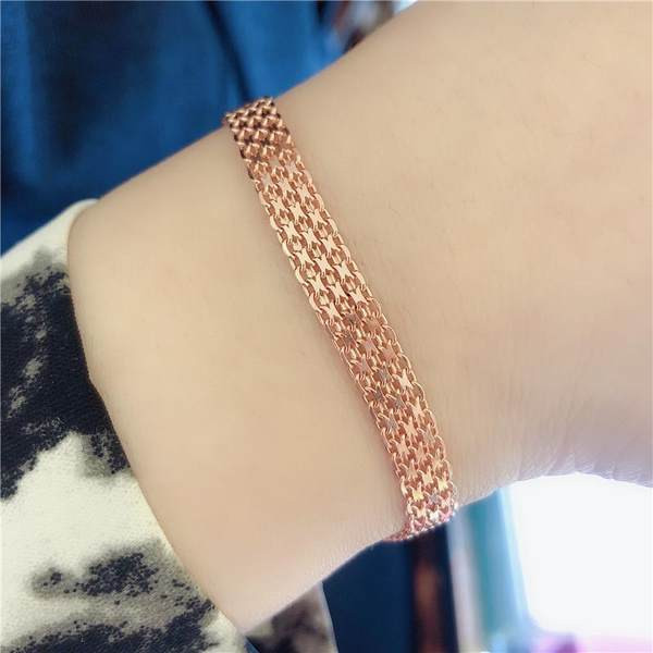 Дамска модерна гривна с широка плетка 