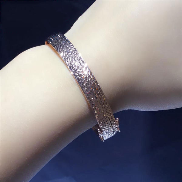 Naiste käevõru - kuldset värvi