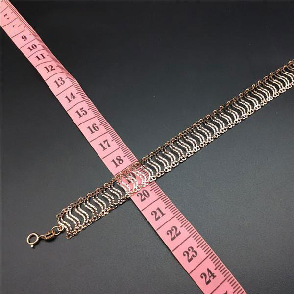 Модерна дамска гривна в златист цвят