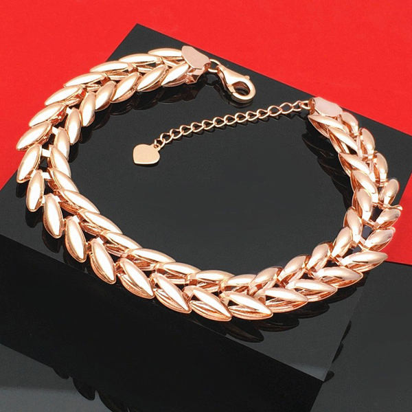 Модерна дамска гривна- в златист цвят