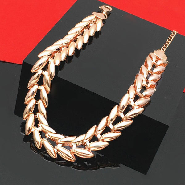 Модерна дамска гривна- в златист цвят