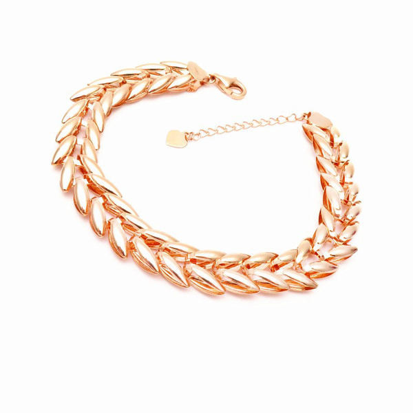 Модерна дамска гривна- в златист цвят