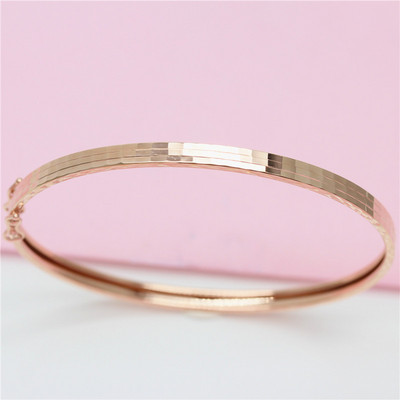 Дамска стилна гривна в златист цвят