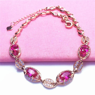 Елегантна дамска гривна в златист цвят с камъни